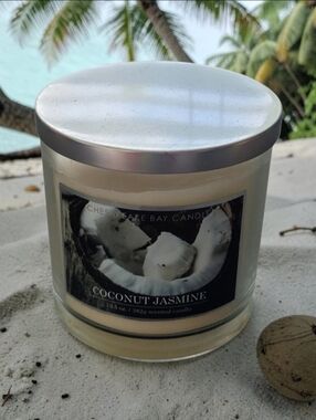 Chesapeake Bay Candle Coconut Jasmine Scented 13.5oz/382g Glass Jar W/ Metal Lid